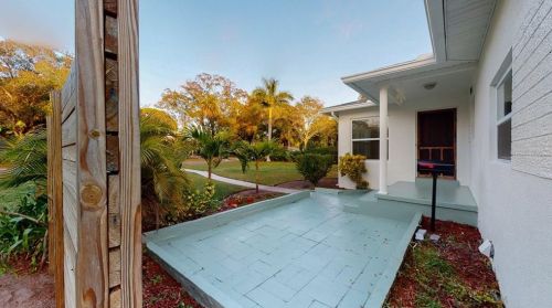 7116 Date Palm Ave, Saint Petersburg FL  33707-2013 exterior