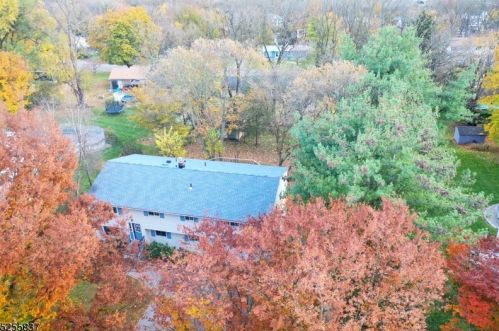 16 Hillside Dr, Clinton NJ  08809-1213 exterior