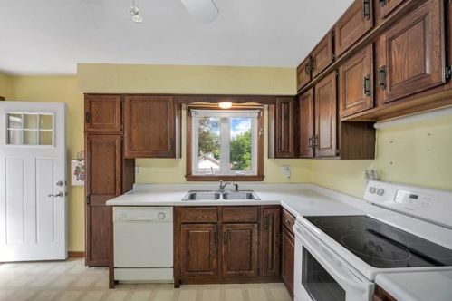 155 Warren Dr, New Kensington PA  15068-5240 exterior