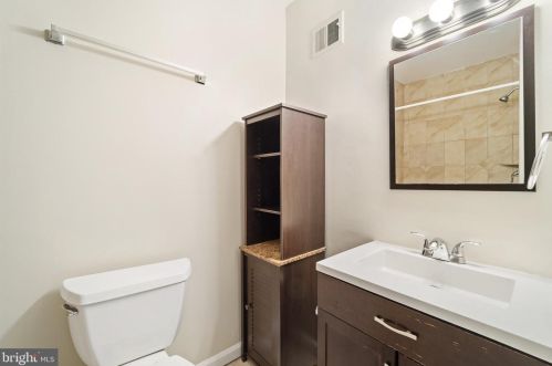 2356 Horseferry Ct, Herndon VA 20191-2733 exterior