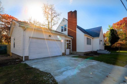 5370 Expressway Dr, Holtsville, NY 11742-1314