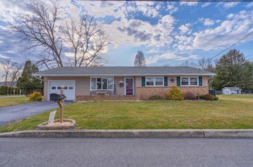 403 Willow Ave, Walnutport, PA 18088-1724
