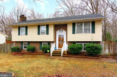 6031 Oak Grove Dr, Fredericksburg, VA 22407-1239