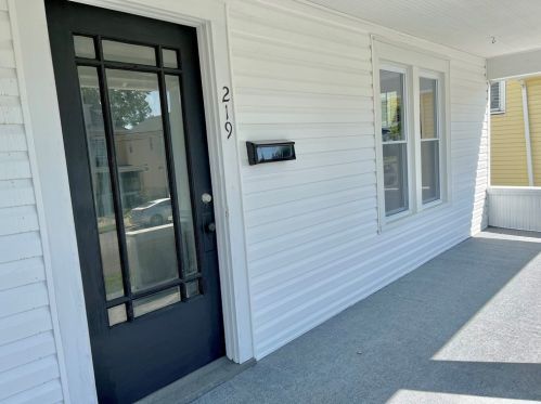 219 Hillcrest Ave, New Castle, PA 16105-2155