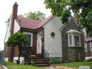 24 Curtis Pl, Lynbrook, NY 11563-2010