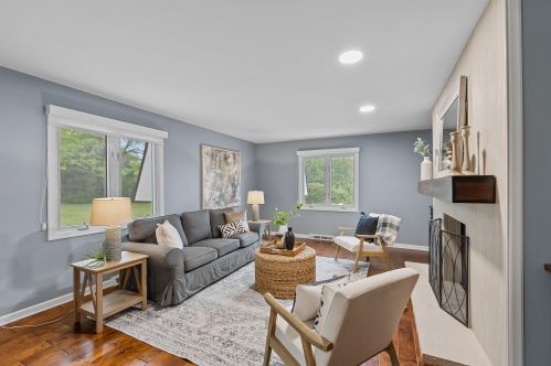 2414 Lagoon Ct, Thiensville WI  53092-5549 exterior