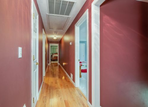 4 Rockwood Ln, Londonderry NH  03053-6104 exterior