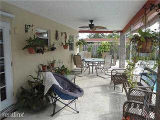 3260 66th Ter, Hollywood FL  33023-3891 exterior