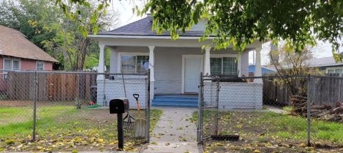 364 Angelus St, Turlock, CA 95380-5620