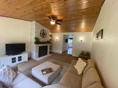 874 Southern Cross Rd, Green Bay, WI 54303-6574