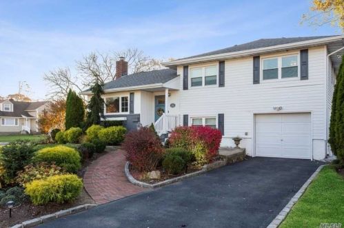 1320 Diane Dr, Seaford, NY 11783-1730