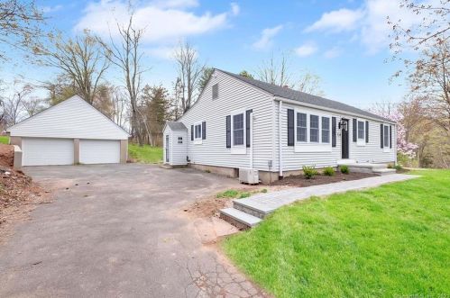 124 Park Dr, Kensington CT  06037-3815 exterior