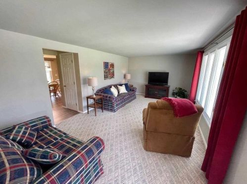 425 Manchester Dr, Green Bay, WI 54303-3312