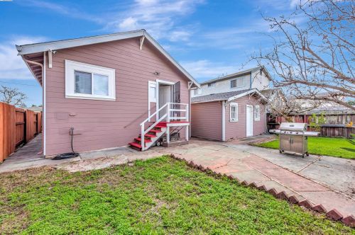 2031 103rd Ave, Oakland CA  94603-3325 exterior