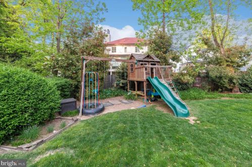 610 Poplar Dr, Falls Church VA  22046-2838 exterior