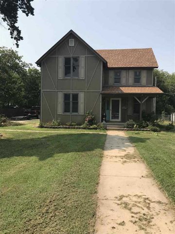 916 Poplar St, Riverdale, KS 67152-3570