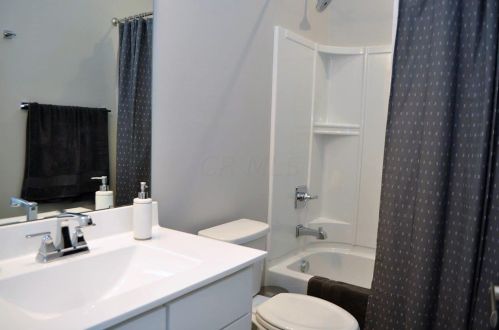 1702 Keela Dr, Pataskala OH  43062-7121 exterior