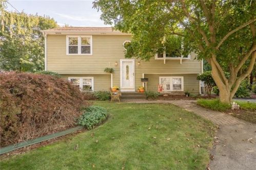 104 Grove Ave, Warwick, RI 02889-5214