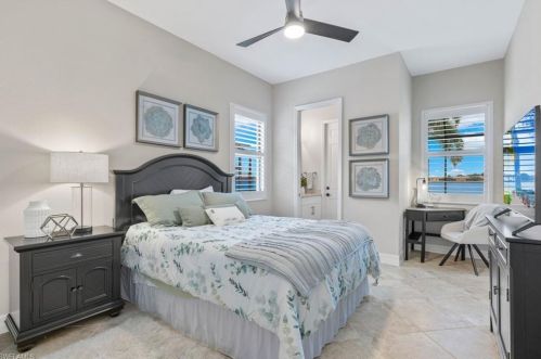 10070 Biscayne Bay Ln, Naples FL 34120-3754 exterior