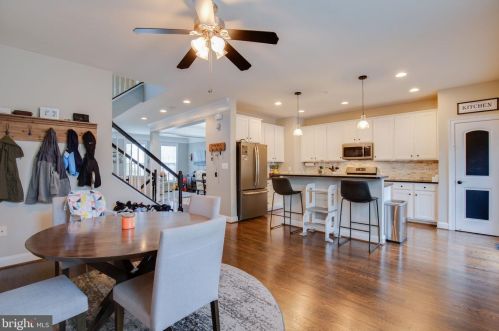 15935 Greymill Manor Dr, Haymarket VA  20169-4927 exterior