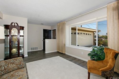 9342 Los Angeles St, Bellflower CA  90706-4446 exterior