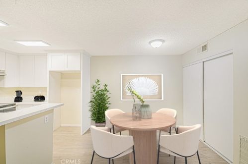 25023 Peachland Ave, Santa Clarita, CA 91321-2519