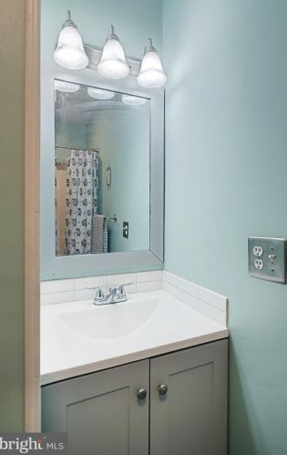 125 Edward St, Hanover PA  17331-2728 exterior