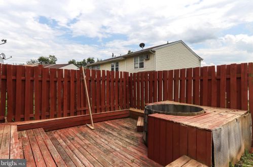 14 Mallard Ct, Charles Town WV  25414-5803 exterior