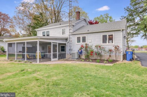 121 School Pl, Slaughter Beach, DE 19963-1821