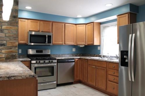 25 Crystal Dr, Oakmont PA  15139-1001 exterior