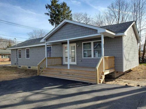 1394 Coates Ave, Holbrook, NY 11741-2427