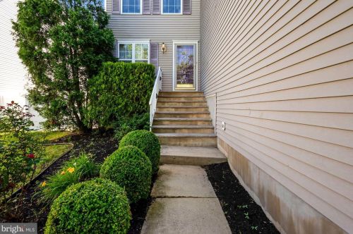 10 Birmingham Dr, Columbus NJ  08022-2342 exterior