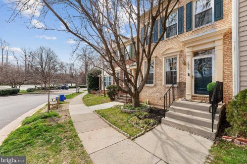 1232 Vintage Pl, Herndon, VA 20194-1024