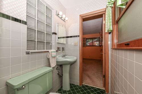 1426 Homestead Trl, Thiensville WI  53092-3217 exterior