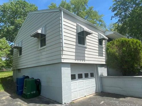 27 Dayton Rd, Waterford, CT 06385-4205