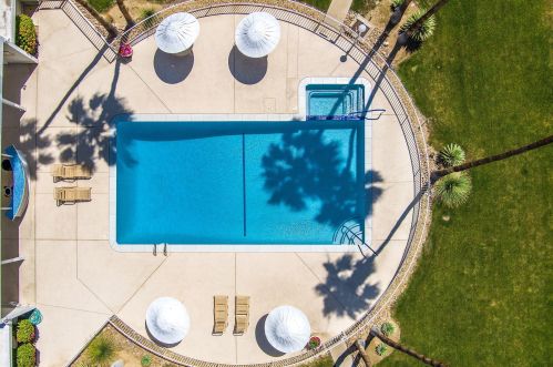 1848 Sandcliff Rd, Palm Springs CA  92264-4844 exterior