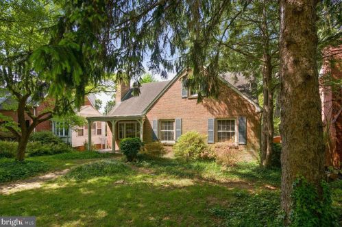 5752 Macarthur Blvd, Washington, DC 20016-5303