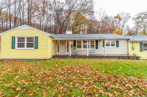 54 Edgewood Dr, Beacon Falls, CT 06403-1435