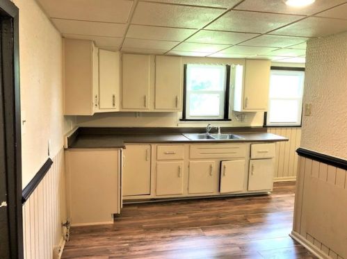438 18th Ave, Beaver Falls, PA 15010-2946