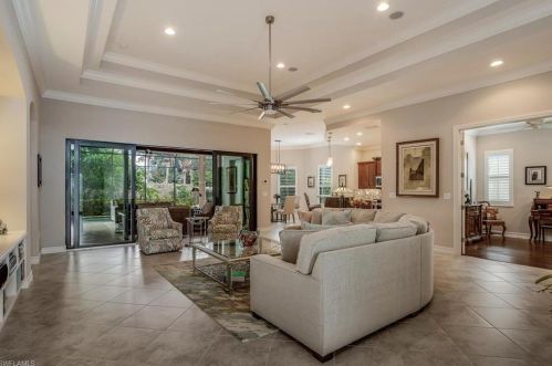 7275 Lantana Cir, Naples, FL 34119-9817