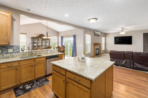 376 Enos Loomis St, Pataskala OH  43062-8160 exterior