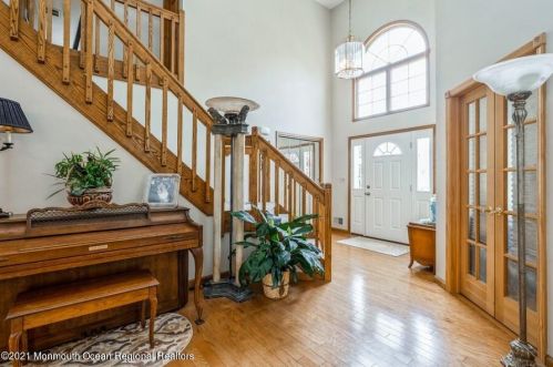 345 Crystal Dr, Bricktown, NJ 08723-5903