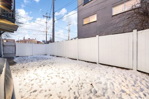 828 32, Milwaukee WI 53215-1549 exterior