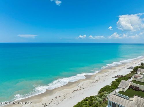 200 Sea Colony Dr, Vero Beach, FL 32963-5900