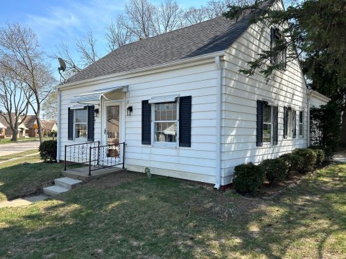 4966 72nd St, Milwaukee, WI 53220-4478