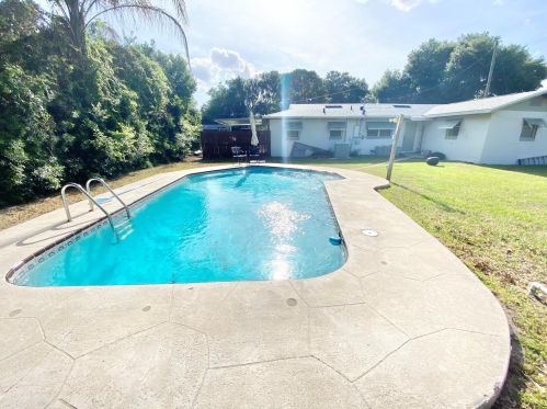 1306 Park Ave, Tavares FL  32778-2352 exterior