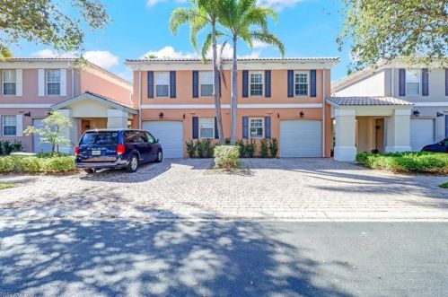 5417 Cove Cir, Naples, FL 34119-9529