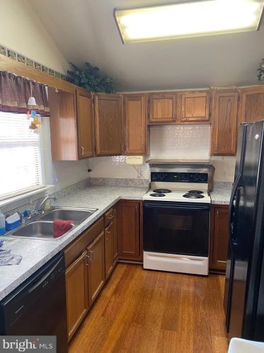 536 Village Dr, Hedgesville, WV 25427-6094