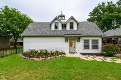 313 Collins St, Argyle TX  76226-2305 exterior