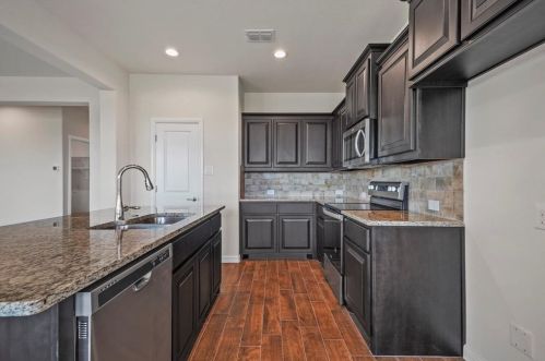 900 Nelson Pl, Burleson TX  76028-6834 exterior